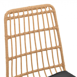 Καρέκλα Naoki pakoworld rattan σε φυσική απόχρωση με μαύρο μαξιλάρι και μεταλλικό μαύρο πόδι 45x60x83εκ