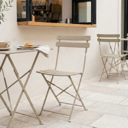 Καρέκλα Bistro pakoworld μεταλλική αναδιπλούμενη σε μπεζ απόχρωση 42x46x82εκ