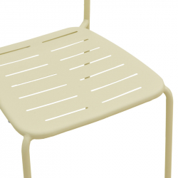 Καρέκλα Deraby pakoworld στοιβαζόμενη κρεμ μέταλλο 52.5x45.5x83εκ